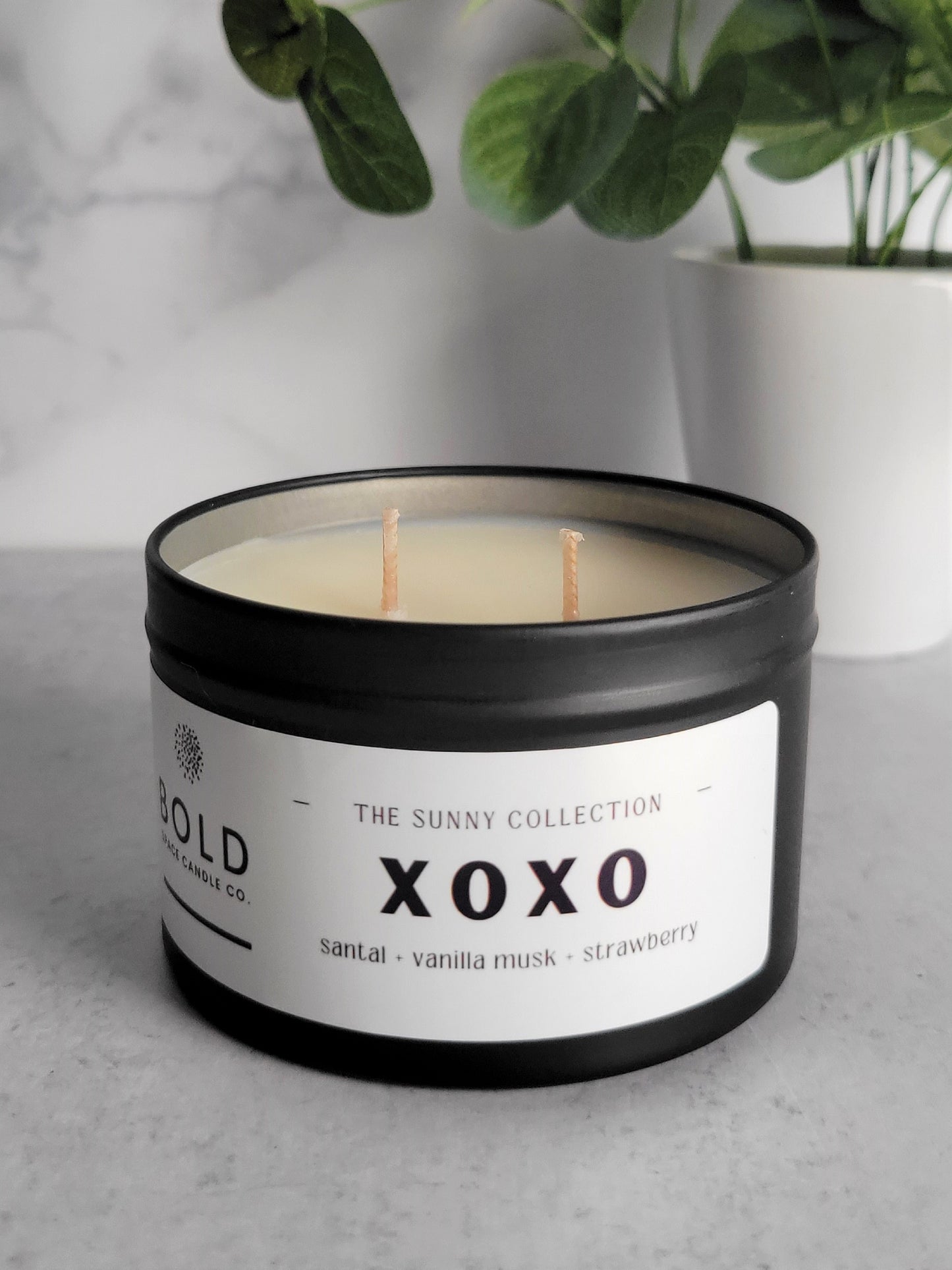Xoxo - vanilla musk + black santal + strawberries