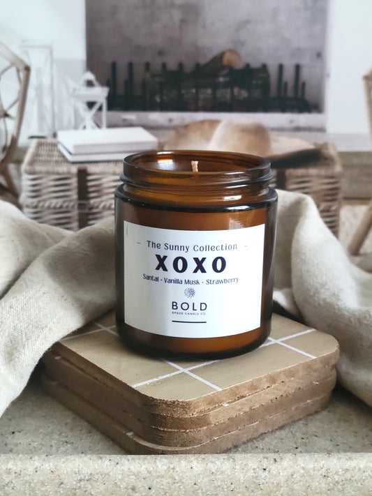 XOXO - vanilla musk + black santal + strawberries